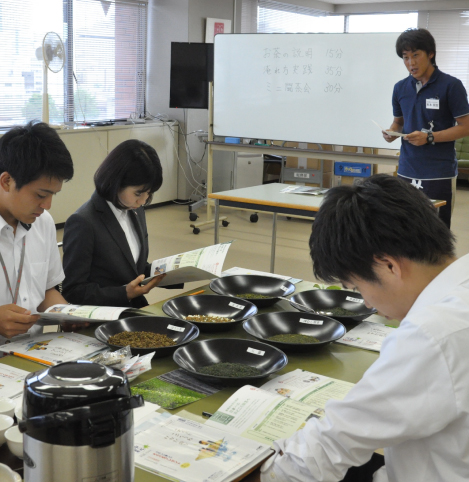 お茶の淹れ方・日本茶教室 社会人向け教室の様子